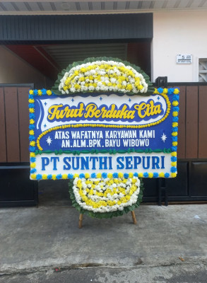 Papan Bunga Duka di Sendangrejo
