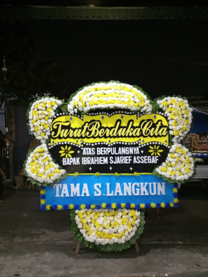 Papan Bunga Duka di Sendangrejo